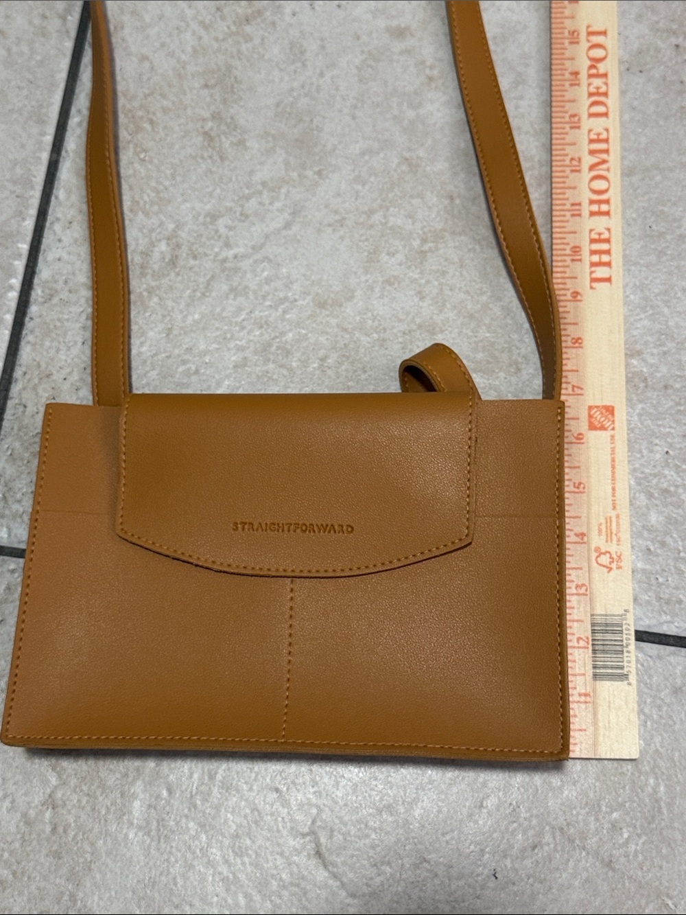 Straightforward - Women’s adjustable Crossbody Bag in Caramel - Picture 3 of 7